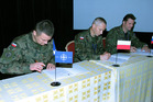  Velitel NATO MNMPBAT a zástupci Polska a Slovenska podepisují předání odpovědnosti