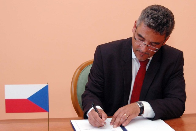 NMO Tomáš Kuchta při podpisu memoranda o porozumění