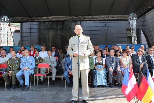 Úvodní vystoupení genmjr. Jiřího Balouna k zahájení mezinárodní přehlídky vojenských hudeb v Olomouci