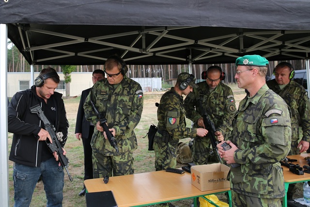  Představení modernizovaných zbraní a optických zařízení