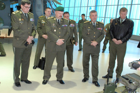 Představitelé armád ČR a SR jednali v Náměšti o spolupráci při výcviku pilotů a dalšího leteckého personálu