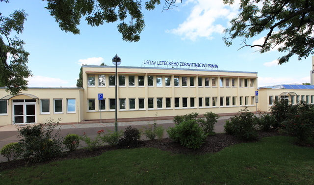 Budova ÚLZ v pražských Střešovicích v rámci areálu ÚVN Praha
