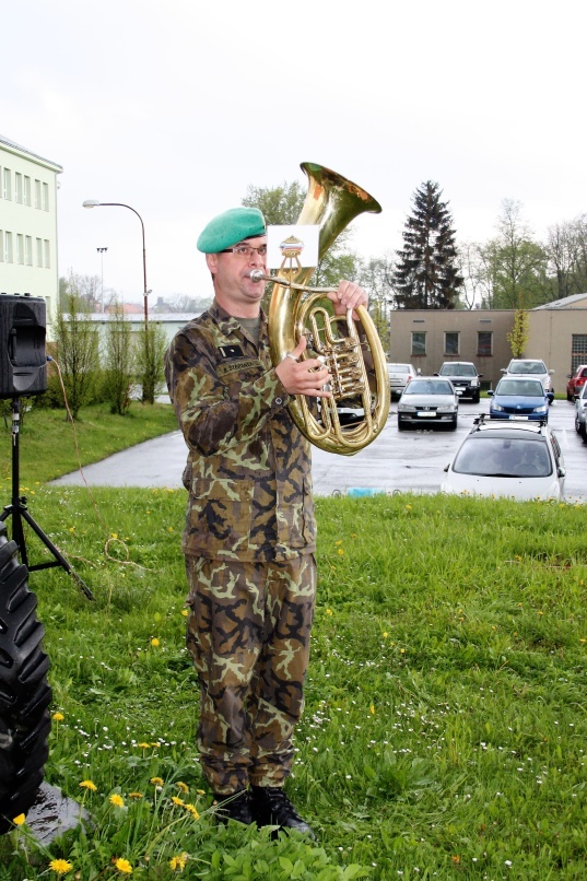 Major Břetislav Štěpánek při uctění minuty ticha