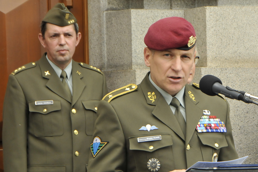 Zástupce náčelníka Generálního štábu - náčelník štábu brigádní generál Miroslav Hlaváč v projevu při otevření výstavy