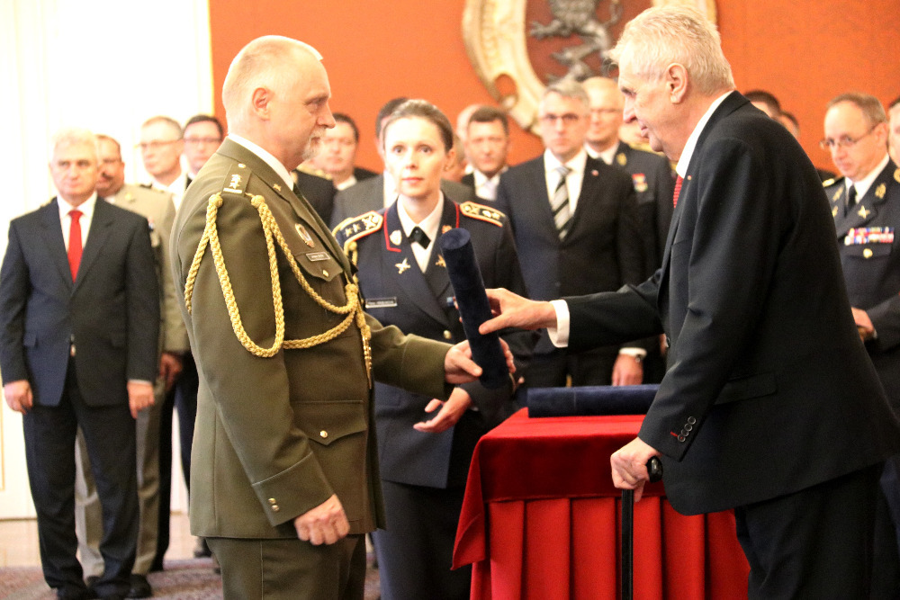 Generálský dekret přebírá Jaroslav Schön