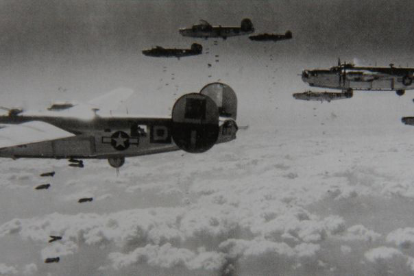 Liberatory B-24 bombardují Vídeň – na Prahu nakonec neútočily
