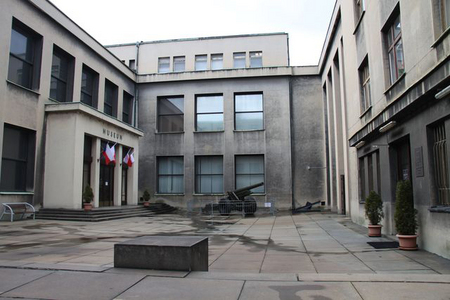 V budově Armádního muzea Žižkov byl provoz zahájen před osmdesáti lety