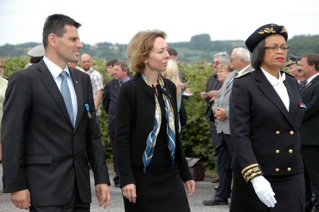 Zleva: náměstek ministra obrany Michael Hrbata, velvyslankyně ČR ve Francii Marie Chatardová a Marcelle Pierrot, prefektka francouzského departementu Vosges
