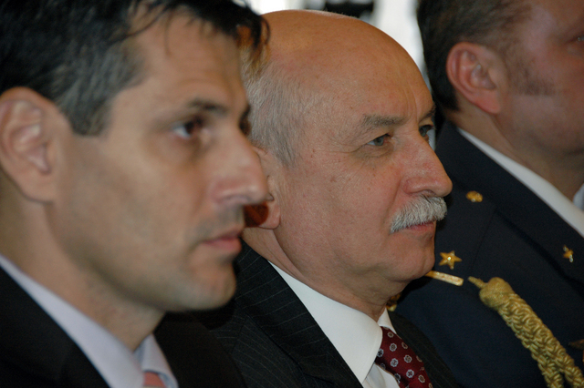 Zleva: náměstek ministra obrany pro personalistiku Michael Hrbata a velvyslanec Ruské federace v ČR Sergej Kiseljov