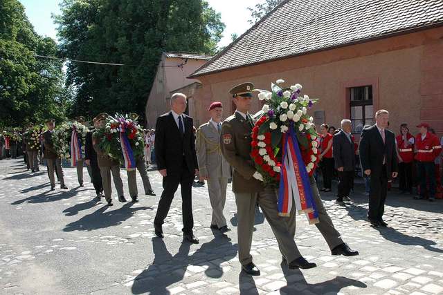 Ministr obrany Vlastimil Picek a náčelník Generálního štábu generál Petr Pavel