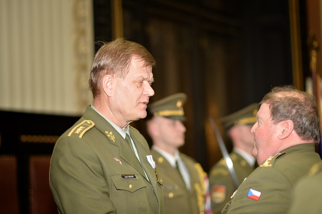  ČSBS ocenil genpor. Josefa Bečváře za dlouholetou a záslužnou spolupráci Pamětní medailí 1. stupně