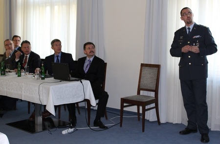 Prezentaci o struktuře a aktivitách Armády ČR přednesl pplk. Lukáš Jelínek ze sekce rozvoje a plánování schopností MO