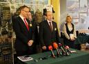 Český a ukrajinský náměstek ministra obrany před expozicí výrobků českého obranného průmyslu