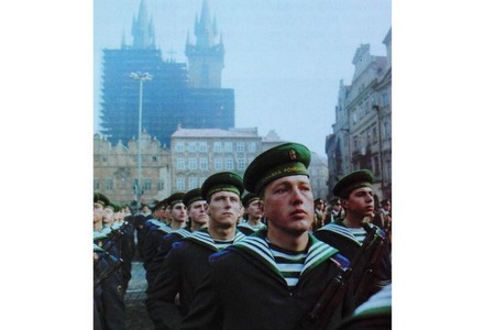 Přehlídka příslušníků PS na Staroměstském náměstí