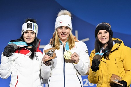 Ester Ledecká se zlatou medailí