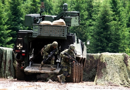 Bahna přilákala i letos tisíce příznivců armády