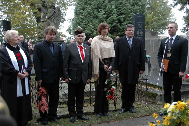 Smuteční hosté