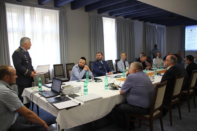 Hlavní kaplany vzdušných sil zemí NATO přivítal zástupce velitele Vzdušných sil AČR  brig.gen. Jaromír Šebesta 