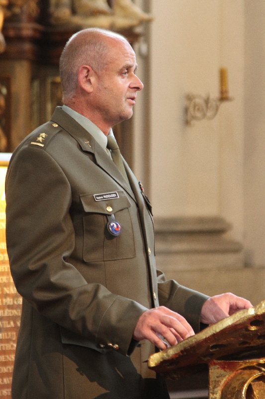 Hlavnímu ceremoniáři asistoval zástupce hlavní kaplana AČR podplukovník Vladimír Hudousek