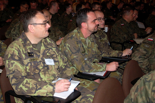 Do OHQ V4 EU BG bylo napříč odbornostmi vybráno na třicet příslušníků AČR.