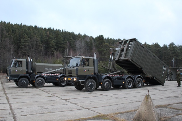 Zásobovací místo úkolového uskupení slouží k překladu materiálu 