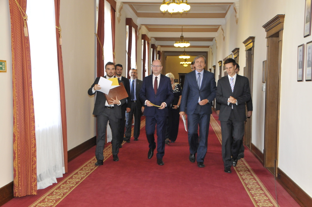 Ministr obrany a premiér se v rámci bilanční schůzky dohodli, že rozpočet na armádu se bude i dále zvyšovat