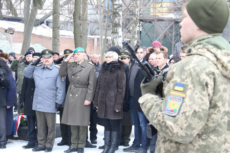 Česká delegace vzdává hold padlým vojákům