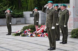 Studenti UO tvoří čestnou stráž