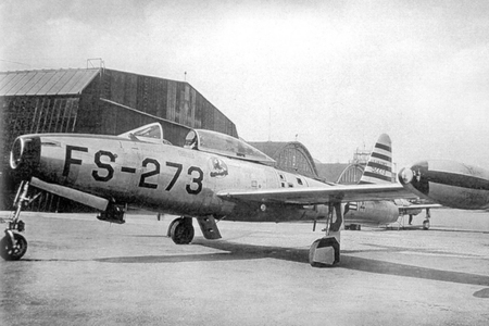 F-84 po přistání v roce 1951 ve Kbelích