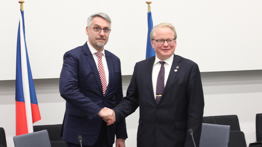 Z bilaterálního jednání s ministrem obrany Švédska Peterem Hultqvistem. 