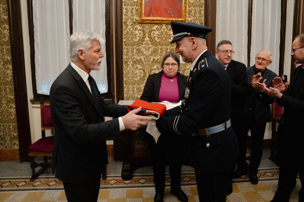 Vojenský historický ústav Praha získal unikátní vlajku z roku 1918