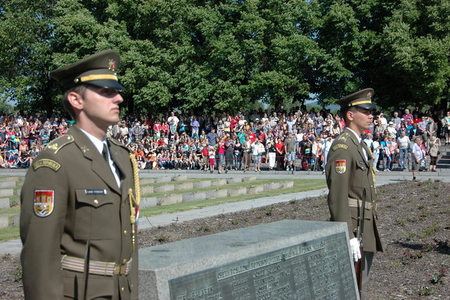 Terezínské tryzně přihlížely stovky lidí