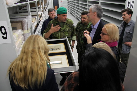 Společná prohlídka nových depozitářů VTM Lešany