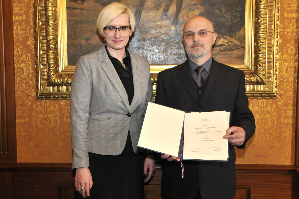 Ministryně obrany Karla Šlechtová a nový profesor Univerzity obrany Vladimír Pitschmann