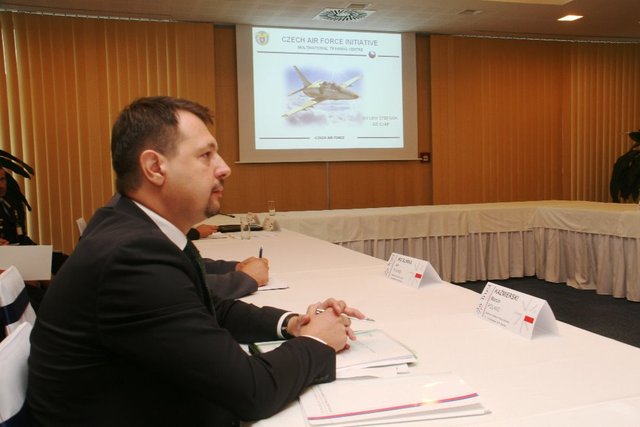 Na programu jednání byl nový český cvičný letoun
