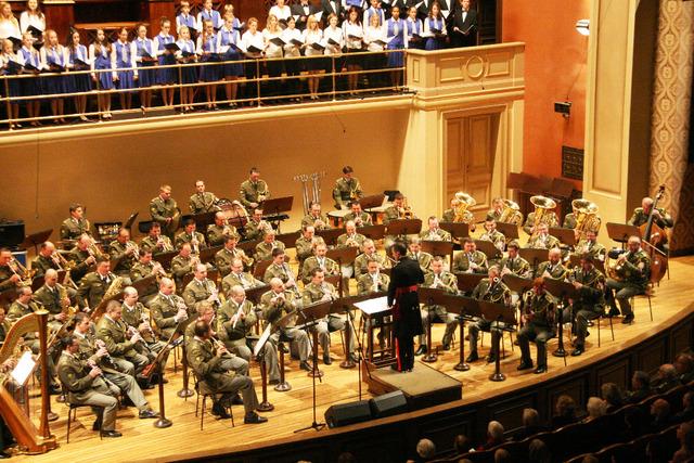  Ústřední hudbu řídí podplukovník Darren Wolfendale