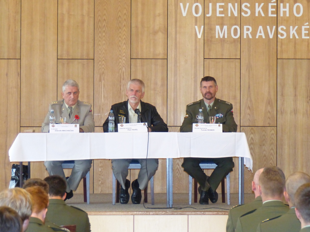 Velitel školy, armádní generál Petr Pavel, vrchní praporčík