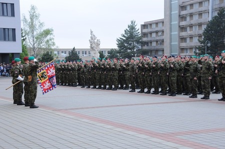 Vojáci přísahli před bojovým praporem VeV-Va