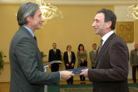 Ministr obrany ocenil občanské zaměstnance