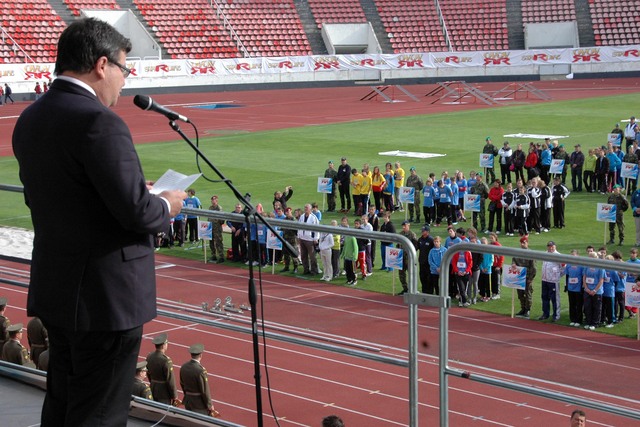 Ministr obrany během projevu