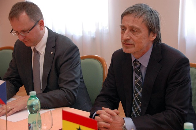 Jednání se za českou stranu zúčastnil také náměstek pro řízení sekce obranné politiky a strategie Ministerstva obrany Daniel Koštoval (vlevo)