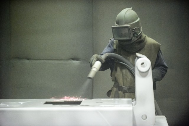 Tryskání části manipulačního vozíku