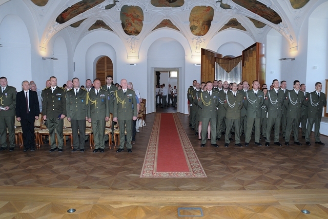 Účastníci slavnostního ceremoniálu v Holešově.