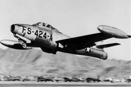 Letadlo F-84 při startu