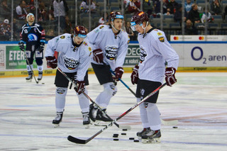 Hokejisté HC Sparta Praha nastoupili k utkání ve speciálních dresech