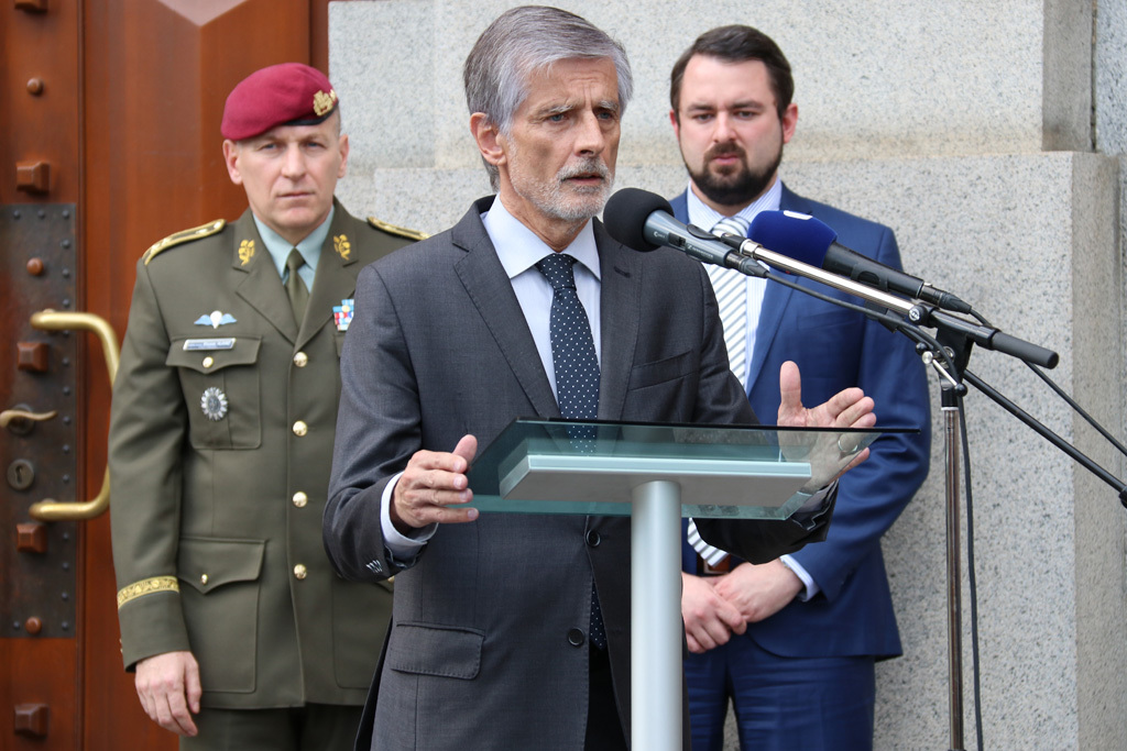 Velvyslanec Slovenské republiky v ČR Peter Weiss v projevu zdůraznil, že český a slovenský národ nesmí být národy bez paměti