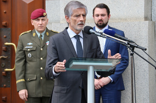 Velvyslanec Slovenské republiky v ČR Peter Weiss v projevu zdůraznil, že český a slovenský národ nesmí být národy bez paměti