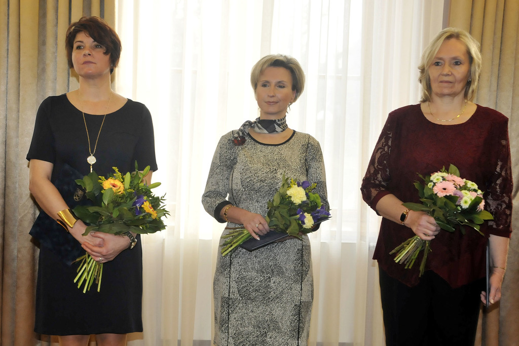 Oceněné dámy s květinami. 