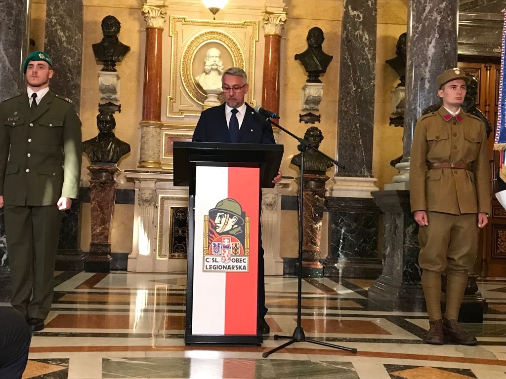 Ministr obrany během projevu