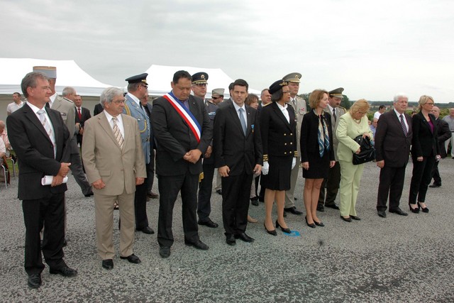 Ceremoniálu se zúčastnila řada významných hostů - nejen z ČR, ale také ze Slovenska a samozřejmě Francie